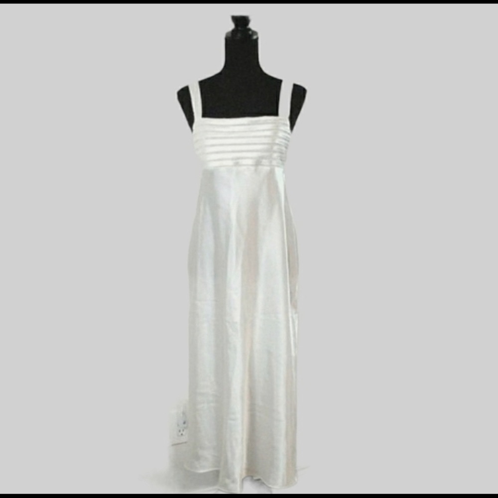 Bridal Satin White Nightgown NWOT Linea Donatella Size Medium Side Slits